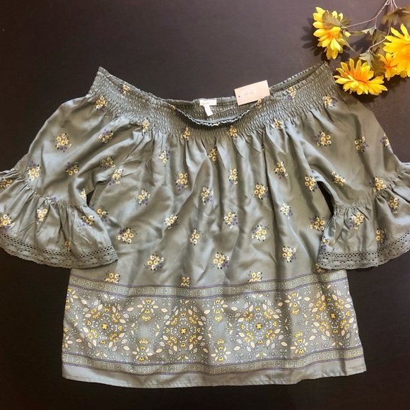 New with tags Maurice’s Sage green floral print elastic off shoulder blouse L - Picture 2 of 9